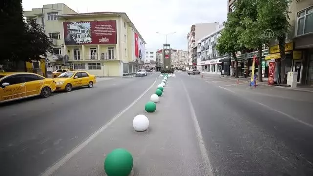 'Tam kapanma' sürecinde sessizlik hakim 'Tam kapanma' sürecinde sessizlik hakim