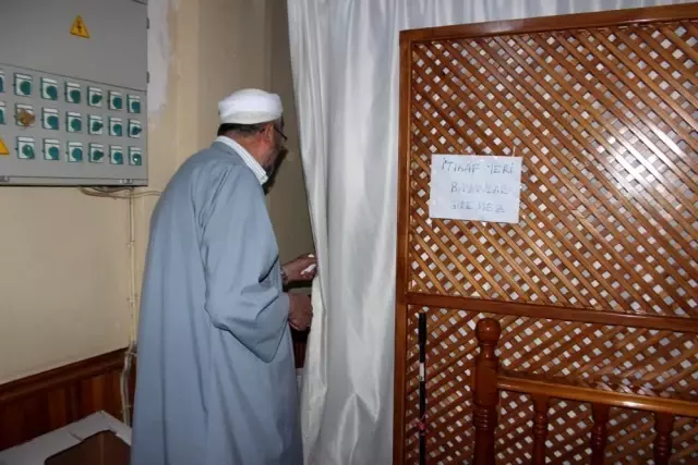 Korona virüs nedeniyle itikafa girenlerin sayısı da düştü Korona virüs nedeniyle itikafa girenlerin sayısı da düştü