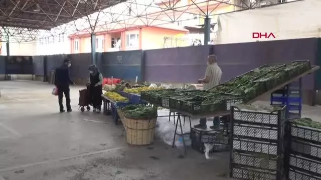Kütahya'da, kurulan semt pazarları için 9 cadde trafiğe kapatıldı Kütahya'da, kurulan semt pazarları için 9 cadde trafiğe kapatıldı