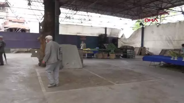 Kütahya'da, kurulan semt pazarları için 9 cadde trafiğe kapatıldı Kütahya'da, kurulan semt pazarları için 9 cadde trafiğe kapatıldı