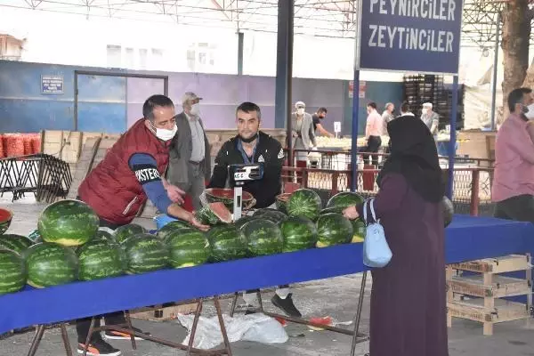 Kütahya'da, kurulan semt pazarları için 9 cadde trafiğe kapatıldı Kütahya'da, kurulan semt pazarları için 9 cadde trafiğe kapatıldı