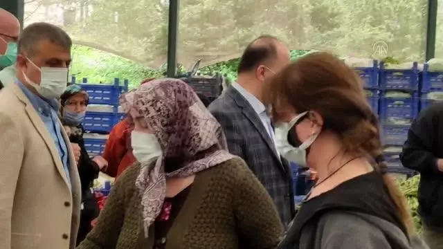 Maltepe'de halk pazarları Kovid-19 tedbirlerine uyularak açıldı Maltepe'de halk pazarları Kovid-19 tedbirlerine uyularak açıldı