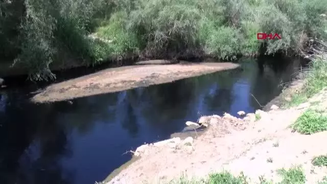 MANİSA TARIM ALANLARINI BESLEYEN ALAŞEHİR ÇAYI SİYAH AKIYOR MANİSA TARIM ALANLARINI BESLEYEN ALAŞEHİR ÇAYI SİYAH AKIYOR