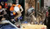 İsrail polisinden Mescid-i Aksa'da namaz kılan cemaate saldırı: 205 yaralı İsrail polisinden Mescid-i Aksa'da namaz kılan cemaate saldırı: 205 yaralı
