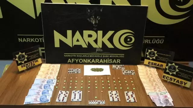 Son dakika! Afyonkarahisar'da uyuşturucu operasyonunda 11 şüpheli yakalandı Son dakika! Afyonkarahisar'da uyuşturucu operasyonunda 11 şüpheli yakalandı