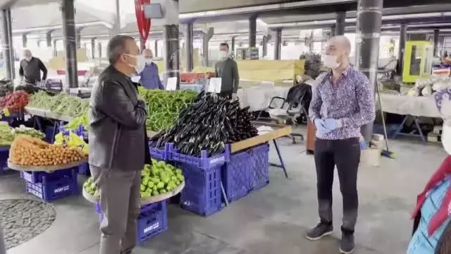 Ordu Valisi Sonel, pazarda tezgah kuran kadın üreticilere ürünlerini alarak destek oldu Ordu Valisi Sonel, pazarda tezgah kuran kadın üreticilere ürünlerini alarak destek oldu