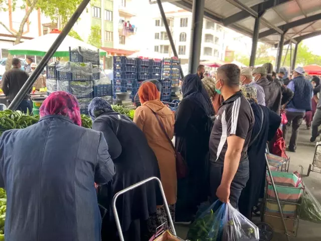 Pazarların kurulması hem vatandaşı hem esnafı memnun etti Pazarların kurulması hem vatandaşı hem esnafı memnun etti