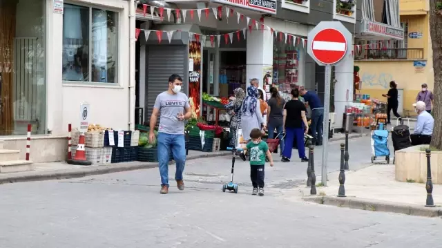 Tam kapanmanın 9. gününde kurulan pazar yerlerine vatandaştan yoğun talep Tam kapanmanın 9. gününde kurulan pazar yerlerine vatandaştan yoğun talep