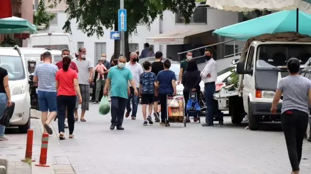 Tam kapanmanın 9. gününde kurulan pazar yerlerine vatandaştan yoğun talep Tam kapanmanın 9. gününde kurulan pazar yerlerine vatandaştan yoğun talep