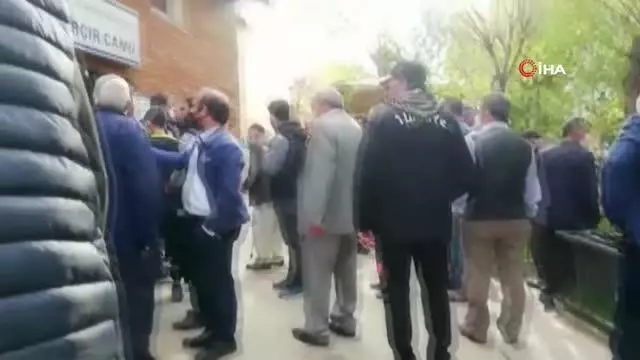 Son dakika haberi! Polis ve vatandaşlar arasında gerginlik Son dakika haberi! Polis ve vatandaşlar arasında gerginlik