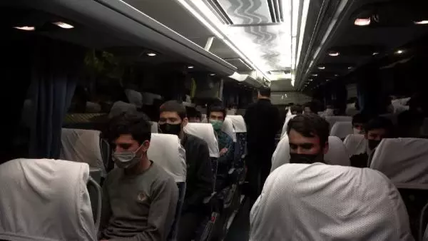 Samsun'da sahte kimlik ve seyahat izin belgeli Afgan uyruklu 25 göçmen yakalandı Samsun'da sahte kimlik ve seyahat izin belgeli Afgan uyruklu 25 göçmen yakalandı
