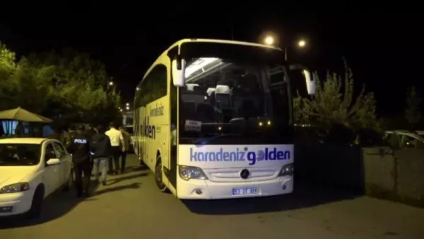 Samsun'da sahte kimlik ve seyahat izin belgeli Afgan uyruklu 25 göçmen yakalandı Samsun'da sahte kimlik ve seyahat izin belgeli Afgan uyruklu 25 göçmen yakalandı