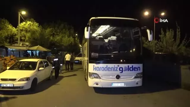Samsun'da yolcu otobüsünde 25 kaçak göçmen yakalandı Samsun'da yolcu otobüsünde 25 kaçak göçmen yakalandı