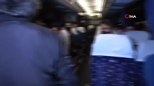 Samsun'da yolcu otobüsünde 25 kaçak göçmen yakalandı Samsun'da yolcu otobüsünde 25 kaçak göçmen yakalandı