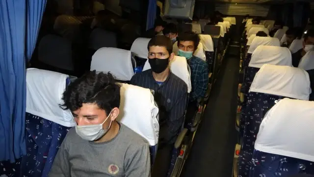 Samsun'da yolcu otobüsünde 25 kaçak göçmen yakalandı Samsun'da yolcu otobüsünde 25 kaçak göçmen yakalandı