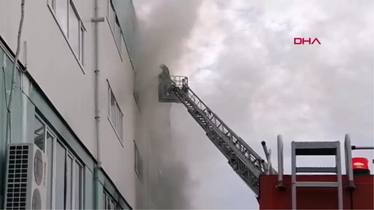 Silivri'de araç farı üretilen fabrikadaki yangın 7 saatte söndürüldü