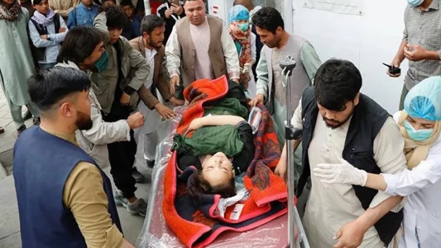 Son Dakika! Afganistan'da okul önünde bombalı saldırı: 25 kişi öldü