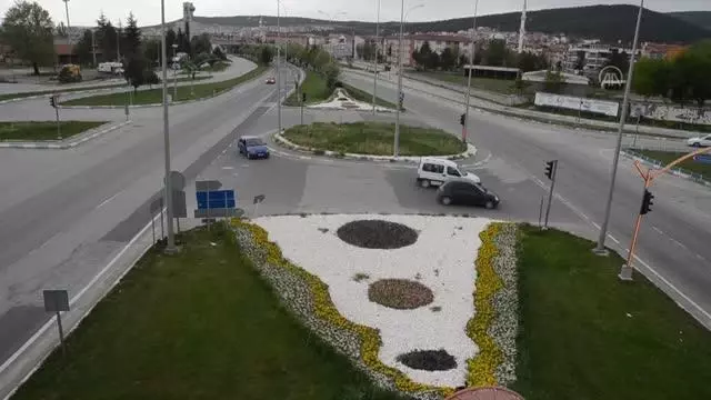 'Tam kapanma' tedbirlerine uyuluyor 'Tam kapanma' tedbirlerine uyuluyor