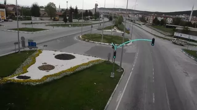 'Tam kapanma' tedbirlerine uyuluyor 'Tam kapanma' tedbirlerine uyuluyor