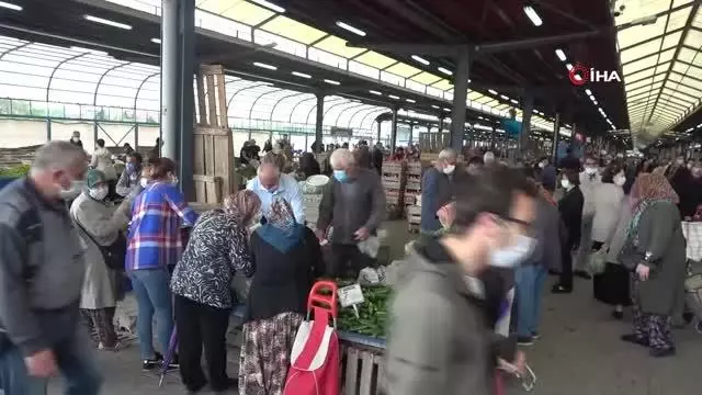 Tam kapanmanın 9. gününde kurulan pazar yerlerine vatandaştan yoğun talep Tam kapanmanın 9. gününde kurulan pazar yerlerine vatandaştan yoğun talep