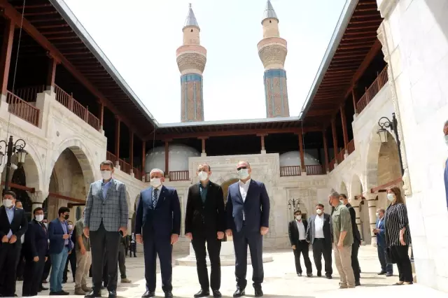 TBMM Başkanı Şentop: 'Mescid-i Aksa'da yapılan vahşettir' TBMM Başkanı Şentop: 'Mescid-i Aksa'da yapılan vahşettir'