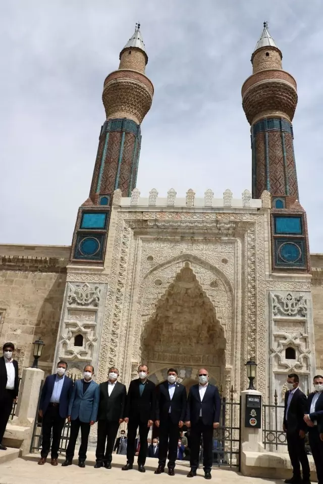 TBMM Başkanı Şentop: 'Mescid-i Aksa'da yapılan vahşettir' TBMM Başkanı Şentop: 'Mescid-i Aksa'da yapılan vahşettir'