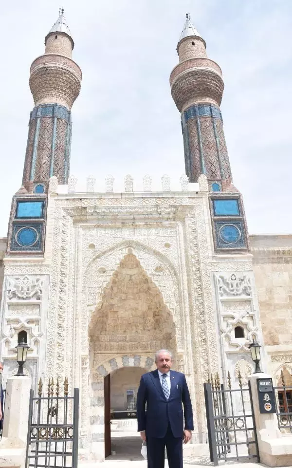 TBMM Başkanı Şentop: Müslümanlara ibadet vakti saldırı vahşettir, devlet terörüdür TBMM Başkanı Şentop: Müslümanlara ibadet vakti saldırı vahşettir, devlet terörüdür