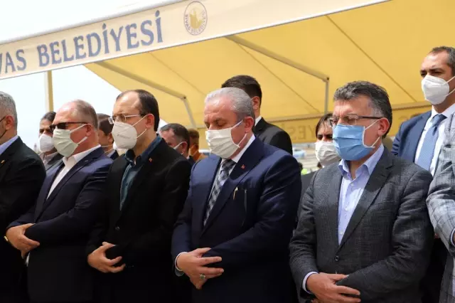 TBMM Başkanı Şentop ve Ticaret Bakanı Muş, Güler'i yalnız bırakmadı TBMM Başkanı Şentop ve Ticaret Bakanı Muş, Güler'i yalnız bırakmadı