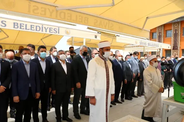 TBMM Başkanı Şentop ve Ticaret Bakanı Muş, Güler'i yalnız bırakmadı TBMM Başkanı Şentop ve Ticaret Bakanı Muş, Güler'i yalnız bırakmadı
