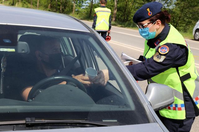 trafik haftasi nda jandarma ekipleri surucule 3 14119033 o