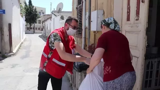 Türk Kızılaydan KKTC'deki 2 bin aileye gıda yardımı Türk Kızılaydan KKTC'deki 2 bin aileye gıda yardımı
