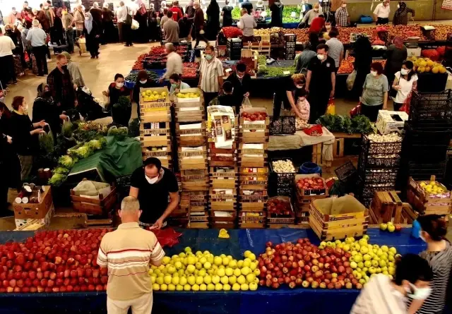 Pazarlar bugün yeniden açılınca marketlerin fiyat oyunu deşifre oldu Pazarlar bugün yeniden açılınca marketlerin fiyat oyunu deşifre oldu