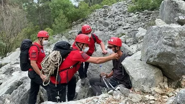 Son dakika haberi | Yürüyüşe çıktığı kanyonda kaybolan turisti jandarma kurtardı Son dakika haberi | Yürüyüşe çıktığı kanyonda kaybolan turisti jandarma kurtardı