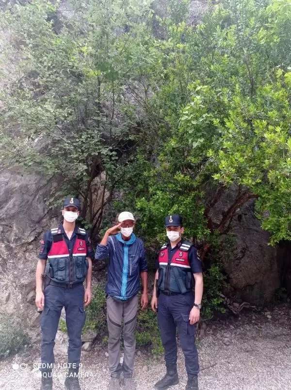 Son dakika haberi | Yürüyüşe çıktığı kanyonda kaybolan turisti jandarma kurtardı Son dakika haberi | Yürüyüşe çıktığı kanyonda kaybolan turisti jandarma kurtardı