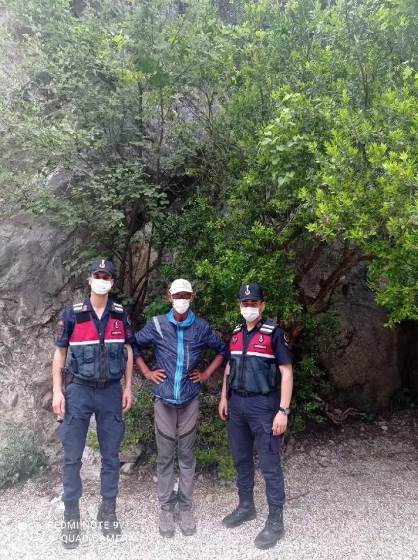 Son dakika haberi | Yürüyüşe çıktığı kanyonda kaybolan turisti jandarma kurtardı Son dakika haberi | Yürüyüşe çıktığı kanyonda kaybolan turisti jandarma kurtardı