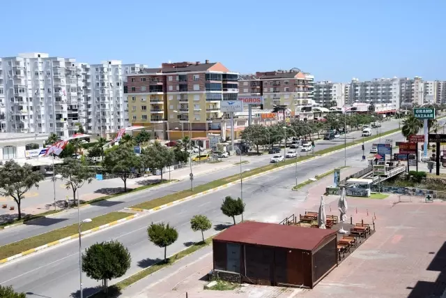 Yüzlerce otele ev sahipliği yapan Kundu' da sessizlik hakim Yüzlerce otele ev sahipliği yapan Kundu' da sessizlik hakim