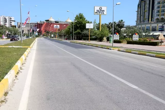 Yüzlerce otele ev sahipliği yapan Kundu' da sessizlik hakim Yüzlerce otele ev sahipliği yapan Kundu' da sessizlik hakim