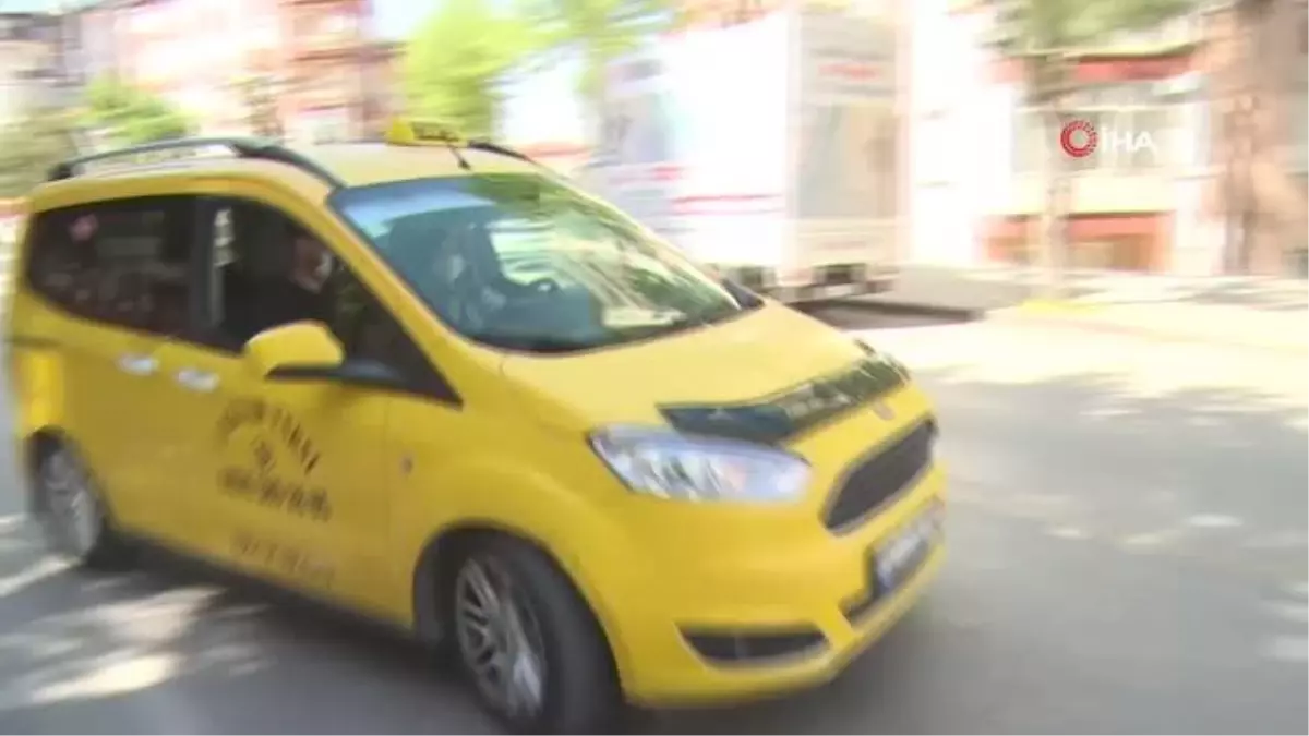 3 çocuk annesi İsmihan Topak aile ekonomisine katkı için 5 yıldır taksicilik yapıyor