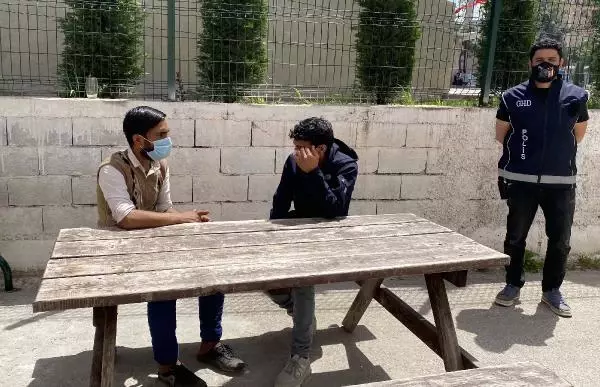 Afgan kardeşleri polis Osmaniye'de kavuşturdu Afgan kardeşleri polis Osmaniye'de kavuşturdu