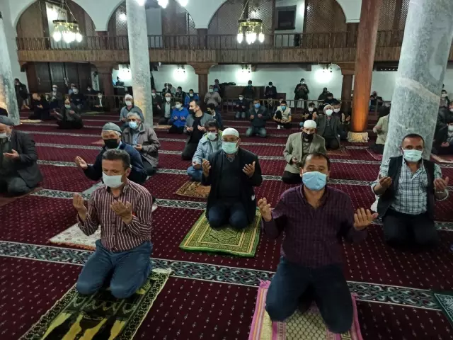 Afyonkarahisar'da Kadir Gecesi eda edildi Afyonkarahisar'da Kadir Gecesi eda edildi