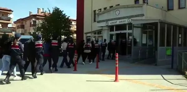 Son dakika haber: Afyonkarahisar'da sanal dolandırıcılık çetesi operasyonuna 11 tutuklama Son dakika haber: Afyonkarahisar'da sanal dolandırıcılık çetesi operasyonuna 11 tutuklama