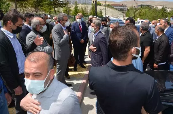 Son dakika haberleri: MALATYA AK PARTİ'Lİ ÜNAL, VEFAT EDEN DAYISININ CENAZESİNE KATILDI Son dakika haberleri: MALATYA AK PARTİ'Lİ ÜNAL, VEFAT EDEN DAYISININ CENAZESİNE KATILDI