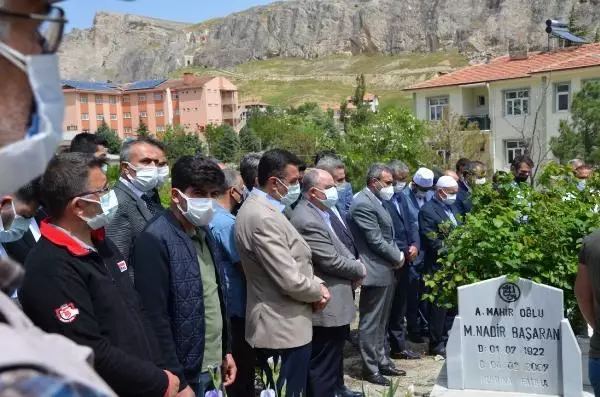 Son dakika haberleri: MALATYA AK PARTİ'Lİ ÜNAL, VEFAT EDEN DAYISININ CENAZESİNE KATILDI Son dakika haberleri: MALATYA AK PARTİ'Lİ ÜNAL, VEFAT EDEN DAYISININ CENAZESİNE KATILDI