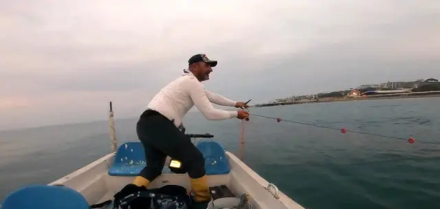 Amatör balıkçı, ağa takılan Caretta Caretta'yı 'gülüm, bir tanem' diyerek kurtardı Amatör balıkçı, ağa takılan Caretta Caretta'yı 'gülüm, bir tanem' diyerek kurtardı