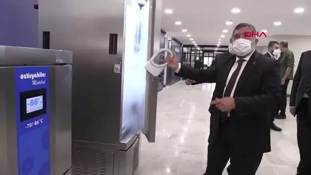 Son dakika haber: ANKARA Bakan Varank, 140 bin doz aşı saklanabilen dolabı inceledi Son dakika haber: ANKARA Bakan Varank, 140 bin doz aşı saklanabilen dolabı inceledi