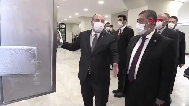 Son dakika haber: ANKARA Bakan Varank, 140 bin doz aşı saklanabilen dolabı inceledi Son dakika haber: ANKARA Bakan Varank, 140 bin doz aşı saklanabilen dolabı inceledi