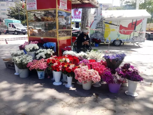 Anneler Günü'nde çiçekçi esnafının satışları pandemi nedeniyle düştü Anneler Günü'nde çiçekçi esnafının satışları pandemi nedeniyle düştü
