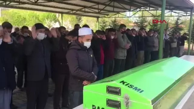 ANNELER GÜNÜ'NDE OĞLU TARAFINDAN ÖLDÜRÜLEN KADIN TOPRAĞA VERİLDİ ANNELER GÜNÜ'NDE OĞLU TARAFINDAN ÖLDÜRÜLEN KADIN TOPRAĞA VERİLDİ