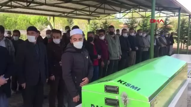 ANNELER GÜNÜ'NDE OĞLU TARAFINDAN ÖLDÜRÜLEN KADIN TOPRAĞA VERİLDİ ANNELER GÜNÜ'NDE OĞLU TARAFINDAN ÖLDÜRÜLEN KADIN TOPRAĞA VERİLDİ