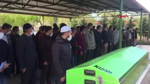 ANNELER GÜNÜ'NDE OĞLU TARAFINDAN ÖLDÜRÜLEN KADIN TOPRAĞA VERİLDİ ANNELER GÜNÜ'NDE OĞLU TARAFINDAN ÖLDÜRÜLEN KADIN TOPRAĞA VERİLDİ